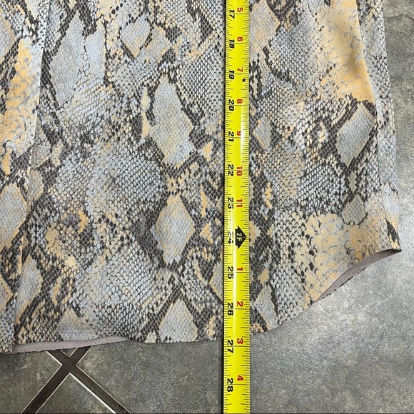 Lafayette 148 Scottie Python Snake Print 100% Silk Button Up Blouse Sz M Party - Picture 9 of 10